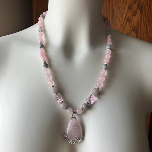 Stunning Genuine Rose Quartz Teardrop Pendant Necklace 20 ins NEW Adjustable - Picture 2 of 16